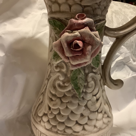 Vintage ornate Italian Capodimonte style Rose sculpted pitcher vase 14” high - Picture 9 of 13